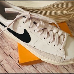 ***NIKE BLAZER PLATFORM****LOW VINTAGE SNEAKER NWT